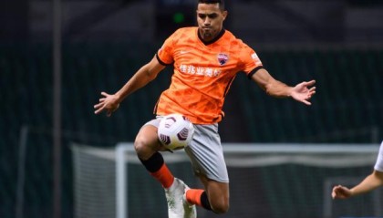 开云体育入口-连续2场换人改变局势 深足主帅：不是策略而是现象